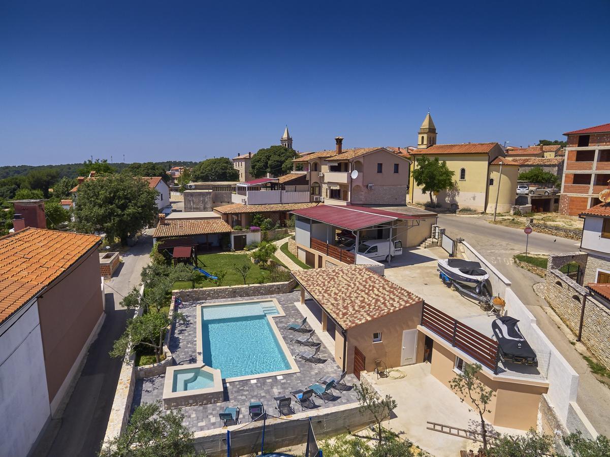 Apartments Ceh Ližnjan Eksteriør bilde