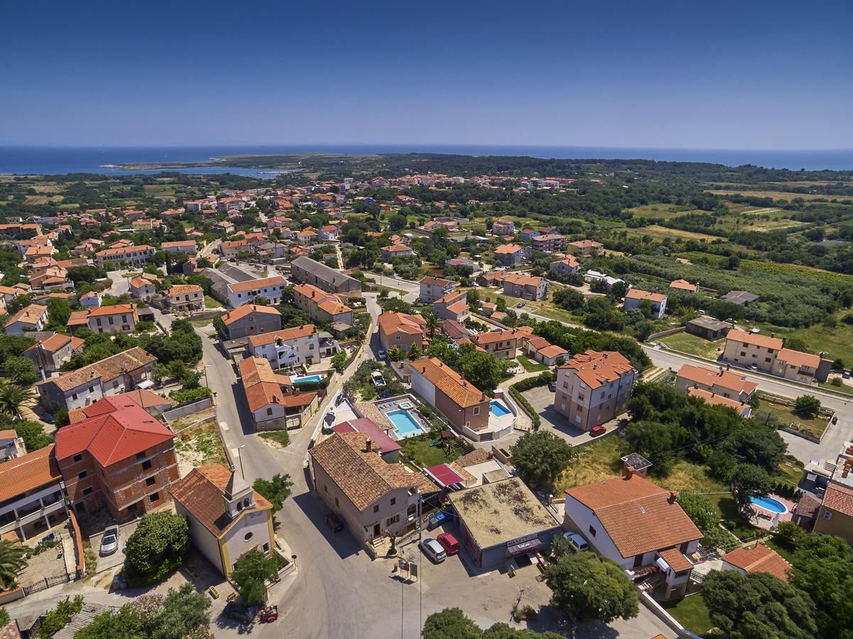Apartments Ceh Ližnjan Eksteriør bilde